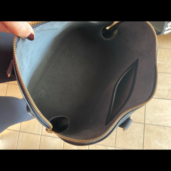 Louis Vuitton Alma Handbag Epi Leather (black) - Picture 6 of 9